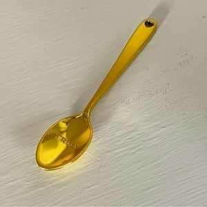Truly scooping spoon
